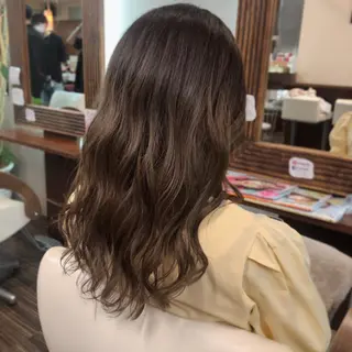 セミロング 山崎 絵莉香のヘアスタイル