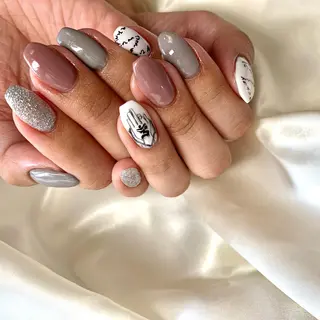 ミディアム pllia beautyのネイルデザイン