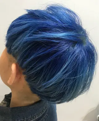 ショート カラー 髪質改善✨透明感カラ ー🌈シエルブルーのヘアスタイル