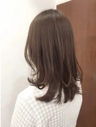 セミロング 須原 華那子のヘアスタイル
