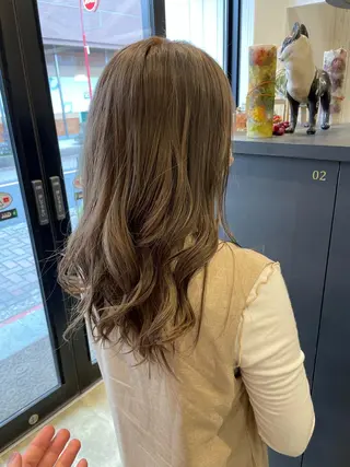 ロング カラー 細沼 葵のヘアスタイル