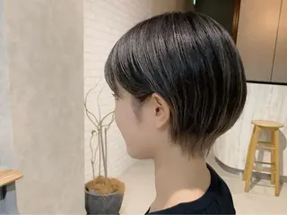 ショート カラー EMANON天神所属・Hitomi Ezakiのヘアスタイル