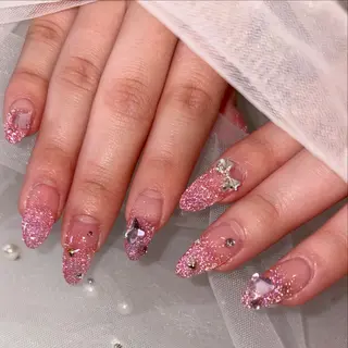 ミディアム NAIL SALON FLOR所属・キラキラネイル/ 韓国ネイルMAKIのネイルデザイン