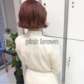 ショート レイヤー/顔まわり カット/地毛風カラーのヘアスタイル