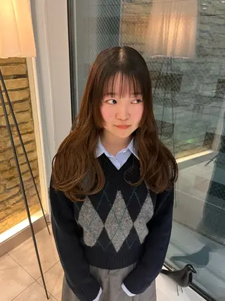 セミロング hair make BEHIVE ichibancho AVEDA所属・渡邉  日向子 ・レイヤー、縮毛矯正のヘアスタイル