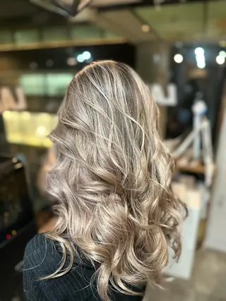 ロング カラー 難波ブリーチカラー 伊藤洋輝のヘアスタイル