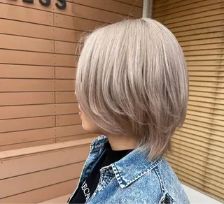 ショート カラー Tomoya 次世代ブリーチ🕊のヘアスタイル