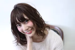 ミディアム オーストヘアージジ所属・TAI透明カラー 柔らかい縮毛矯正のヘアスタイル