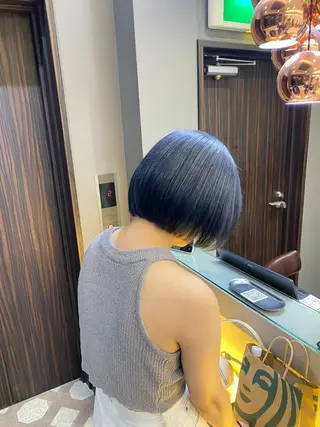 ショート カラー noa 寒色系カラーブリーチのヘアスタイル