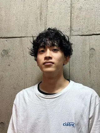 ショート パーマ メンズ 金山 慎吾のヘアスタイル