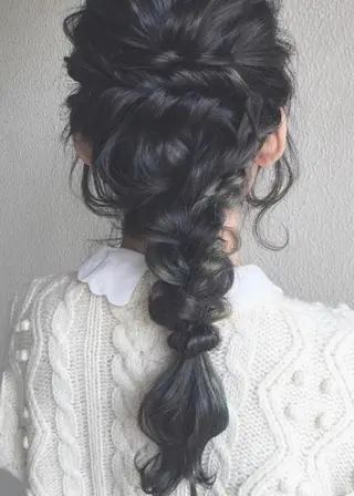 セミロング カレンダー 弁天町Tomoのヘアスタイル