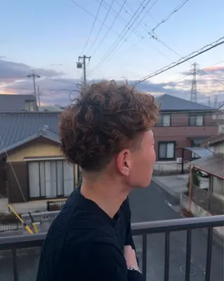 パーマ メンズ RONND   Weg所属・海瑠万／メンズパーマ ／ブリーチ／フェードのヘアスタイル