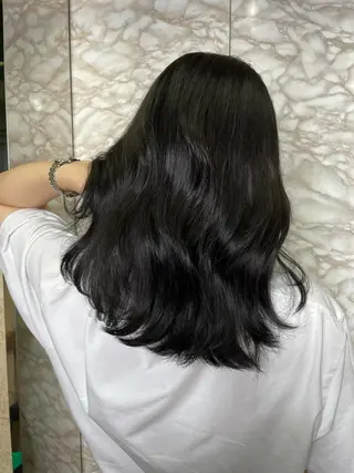 ミディアム カラー YEAU　PLUS所属・極上の艶髪 RINAのヘアスタイル