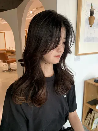 ロング mirai/ブリーチ ダブルカラーのヘアスタイル