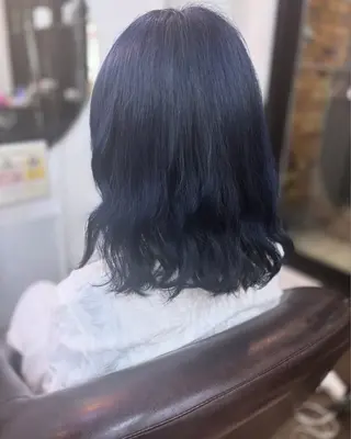 ミディアム カラー 金井こうた🐨 lovisのヘアスタイル