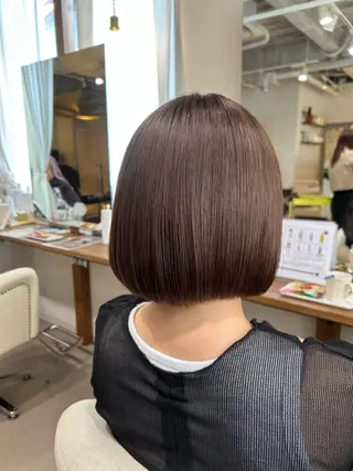 ミディアム カラー shu ブラウンピンクカラーのヘアスタイル