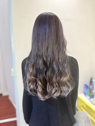 カラー G.O.A.T hair所属・Karen ✂︎GOAThairのヘアスタイル