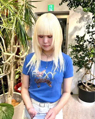 カラー 抜きっぱなしブロンド ササキカズマのヘアスタイル