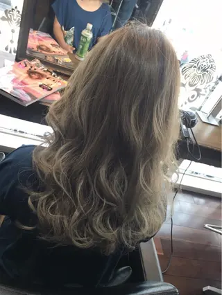 ロング カラー 吉本 yoshimotoのヘアスタイル