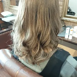 ミディアム カラー 美髪 カラーリストのヘアスタイル
