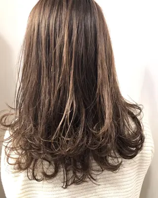 セミロング カラー 岡田 拓也のヘアスタイル