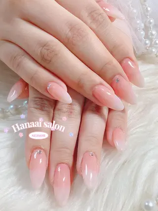 ネイル 藤本 彩花のネイルデザイン