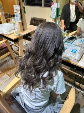 ロング カラー 時田 羽美のヘアスタイル
