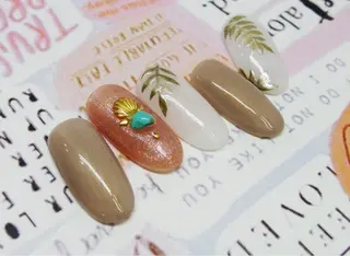 ミディアム ティーエヌ 金山駅東口店のネイルデザイン