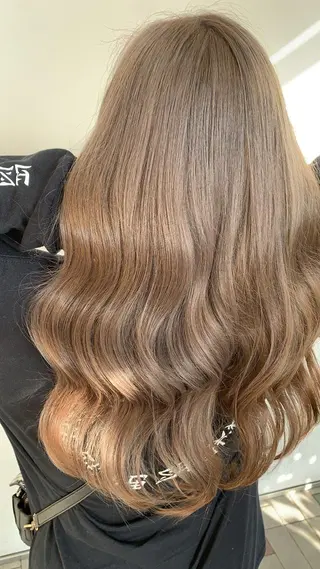 ロング カラー ココテラス所属・小谷 梨奈のヘアスタイル