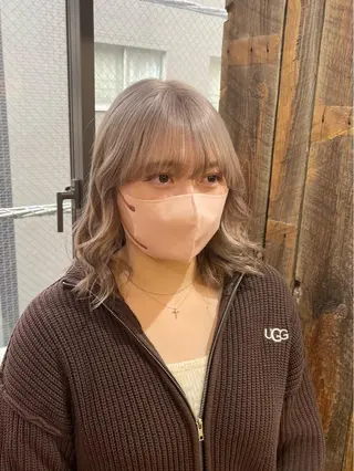 ミディアム カラー 180° OneEightyDegrees 中目黒所属・Himari 【ハイトーンカラー】のヘアスタイル