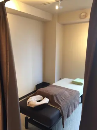 Acupuncture  salon LINOA リノア鍼灸院所属・ヘッドスパ鍼/小顔鍼 耳ツボ 　LINOAのエステ・リラクイメージ