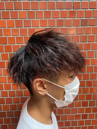 ショート パーマ メンズ 三ノ宮フェザーパーマ 蕃本 啓利のヘアスタイル