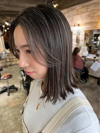 ミディアム カラー ツキノキ ミナのヘアスタイル