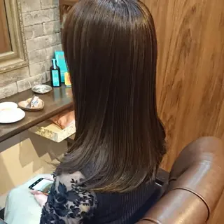セミロング カラー 美髪 カラーリストのヘアスタイル