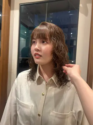 セミロング パーマ ENIF ツキのヘアスタイル