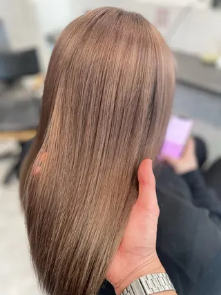 ロング GaKu/ハイトーン /ブリーチ/ブロンドのヘアスタイル