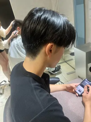 メンズ 韓国メンズ特化 ダウン・毛流れパーマのヘアスタイル