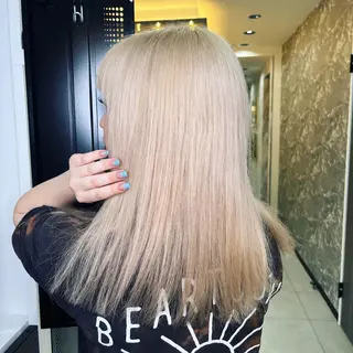 ロング カラー 🌈カラー特化 ハイトーンけいと🌈のヘアスタイル