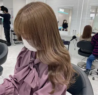 セミロング カラー ヘアアレンジ 🩵ダメージレス艶感 ハイトーン🩷のヘアスタイル