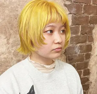 ショート カラー ブリーチ、パーマ 西部笑のヘアスタイル
