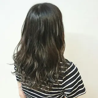 ロング カラー 透明感ハイライト◎ 伊藤夏海のヘアスタイル