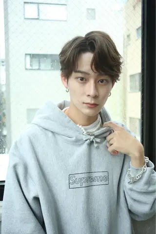 ショート カラー パーマ メンズ 森下 佑大のヘアスタイル