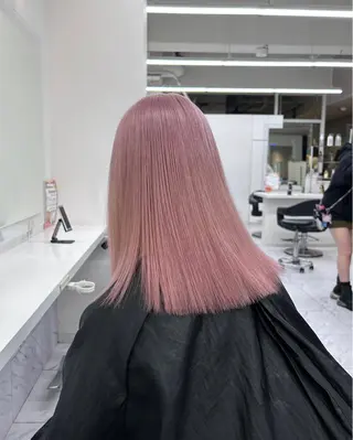 カラー ベージュ／ピンク【く すみカラー】レイヤーのヘアスタイル