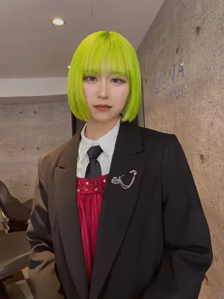 ショート GEM YURI ハイトーンカラーのヘアスタイル