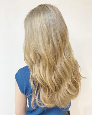 ロング 透明感ハイライト◎ 伊藤夏海のヘアスタイル