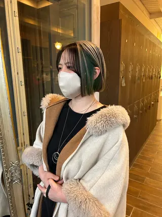 ミディアム カラー 西 優衣奈のヘアスタイル