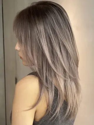 ロング カラー 透明感カラー/レイヤ ーhinata.のヘアスタイル