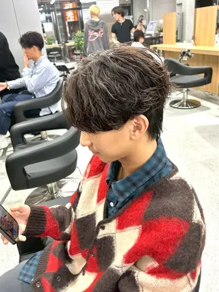メンズ 暖色カラーメンズ カットHIMENAのヘアスタイル