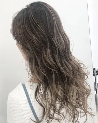 セミロング カラー 🦄インナーカラー 🦄貫井彩花のヘアスタイル