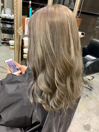 セミロング 大内 志穂のヘアスタイル